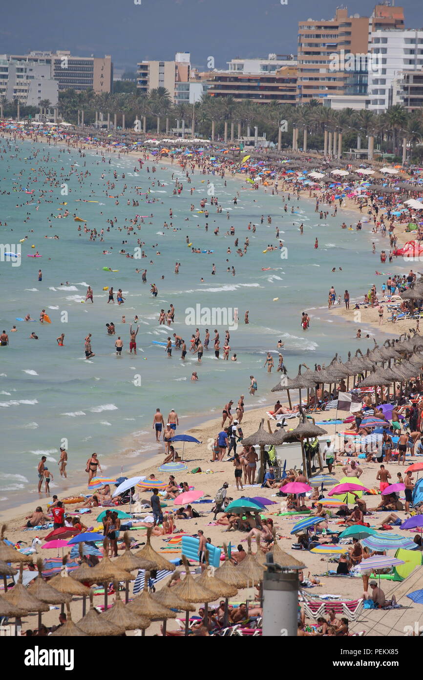 Allgemeine Ansicht über das touristische Strand von El Arenal auf der spanischen Insel Mallorca. Stockfoto
