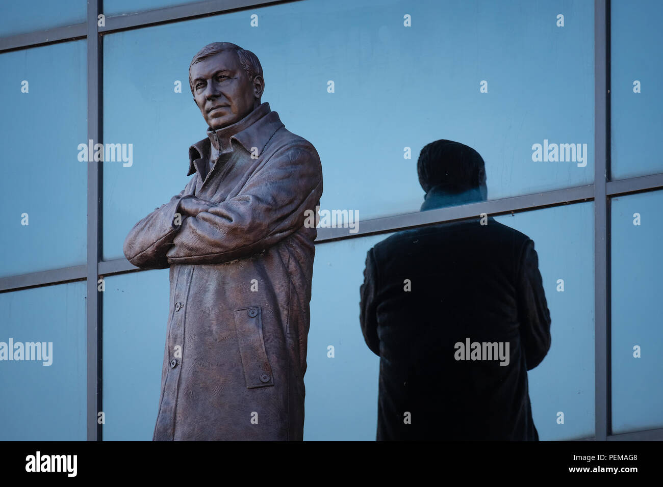 MANCHESTER, Großbritannien - 19 Mai 2018: Sir Alex Ferguson Bronzestatue vor Alex Ferguson stand auf das Stadion Old Trafford, das Zuhause von Manchester United Stockfoto