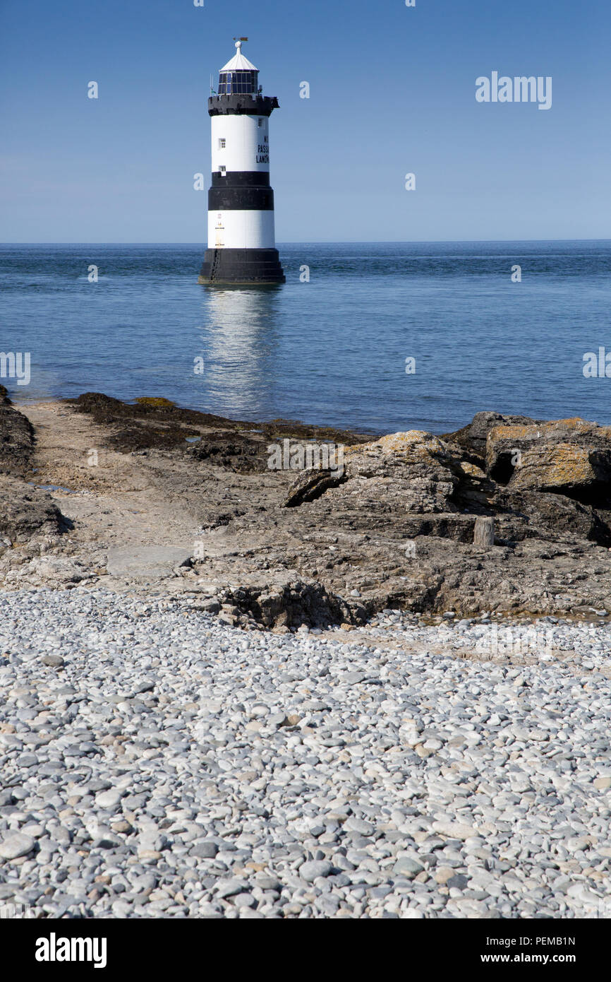 Penmon Leuchtturm und Papageitaucher Island, Anglesey Stockfoto