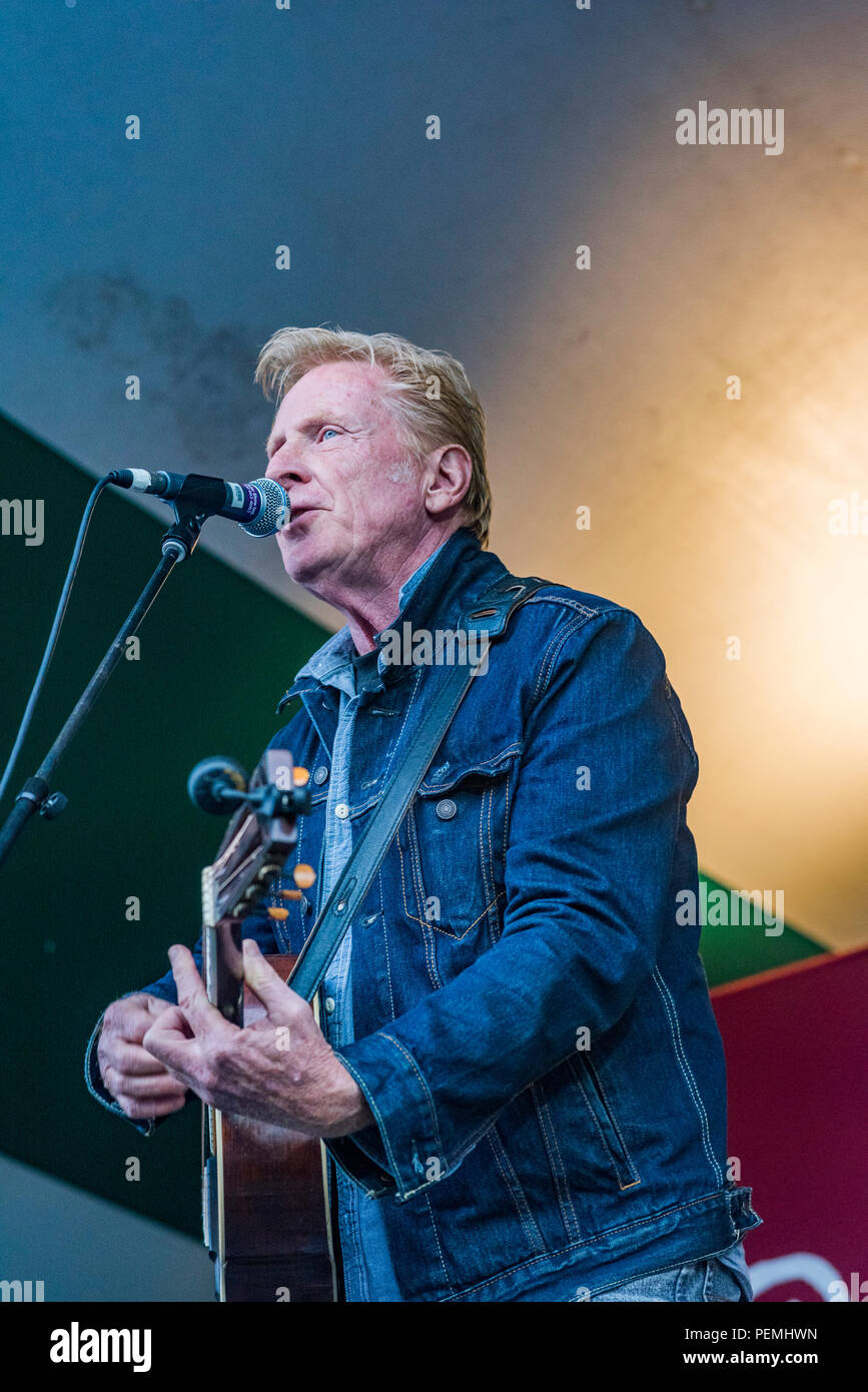 Singer Songwriter Russell deCarle in Edmonton Folk Music Festival, Edmonton, Alberta, Kanada. Stockfoto