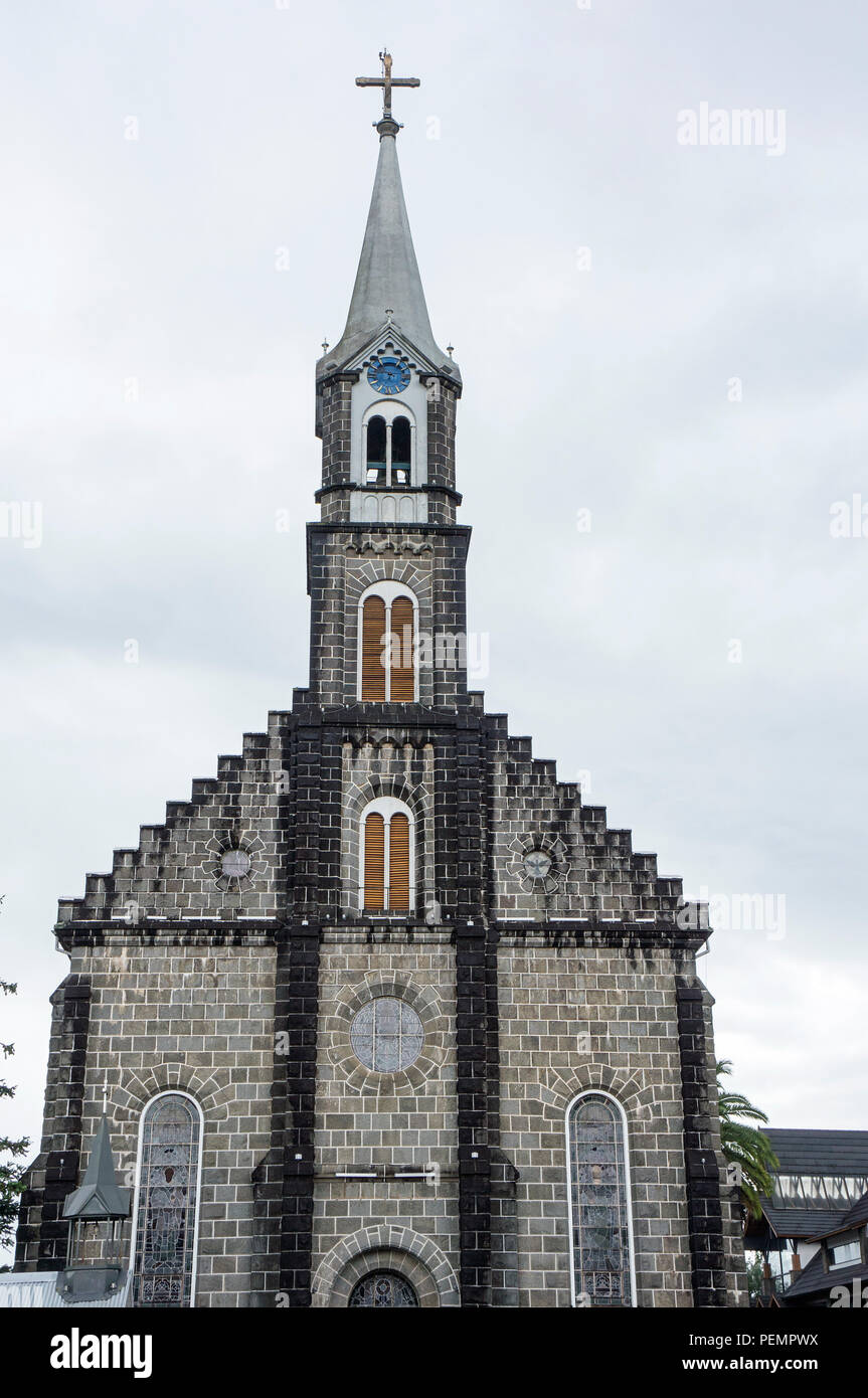 Vor der Kathedrale aus Stein Stadt Canela Brasilien Wahrzeichen außen Stockfoto