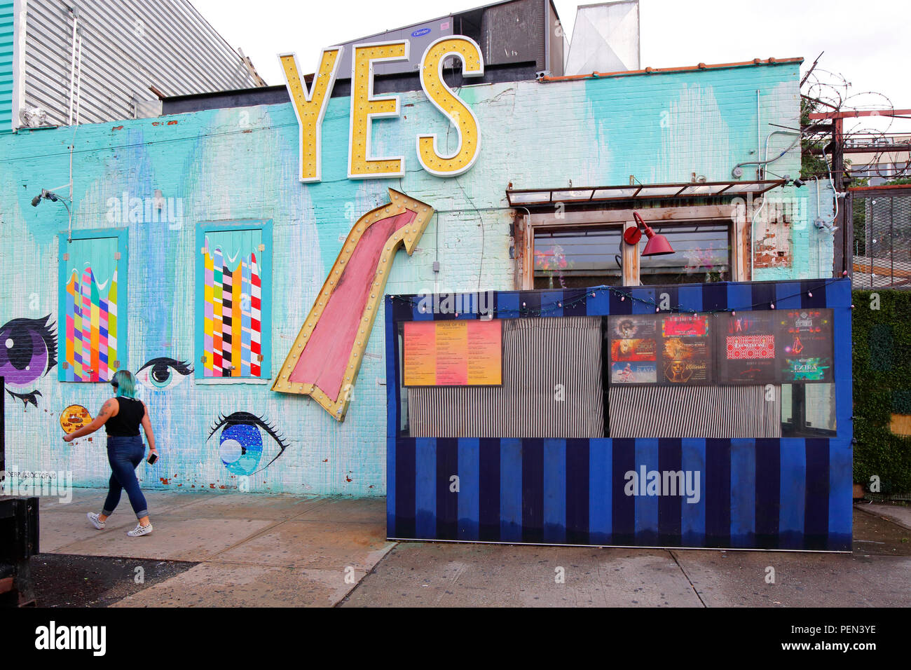 House of Yes, 2 Wyckoff Ave, Brooklyn, New York. NYC-Schaufensterfoto eines Veranstaltungsortes für darstellende Kunst in Bushwick. Stockfoto