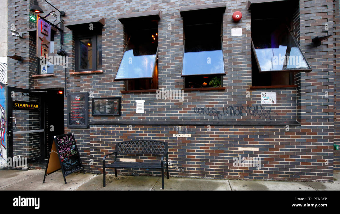 Starr Bar, 214 Starr St, Brooklyn, New York. NYC-Foto von einer Bar und einem Gemeinschaftsraum für Aktivisten in bushwick Stockfoto