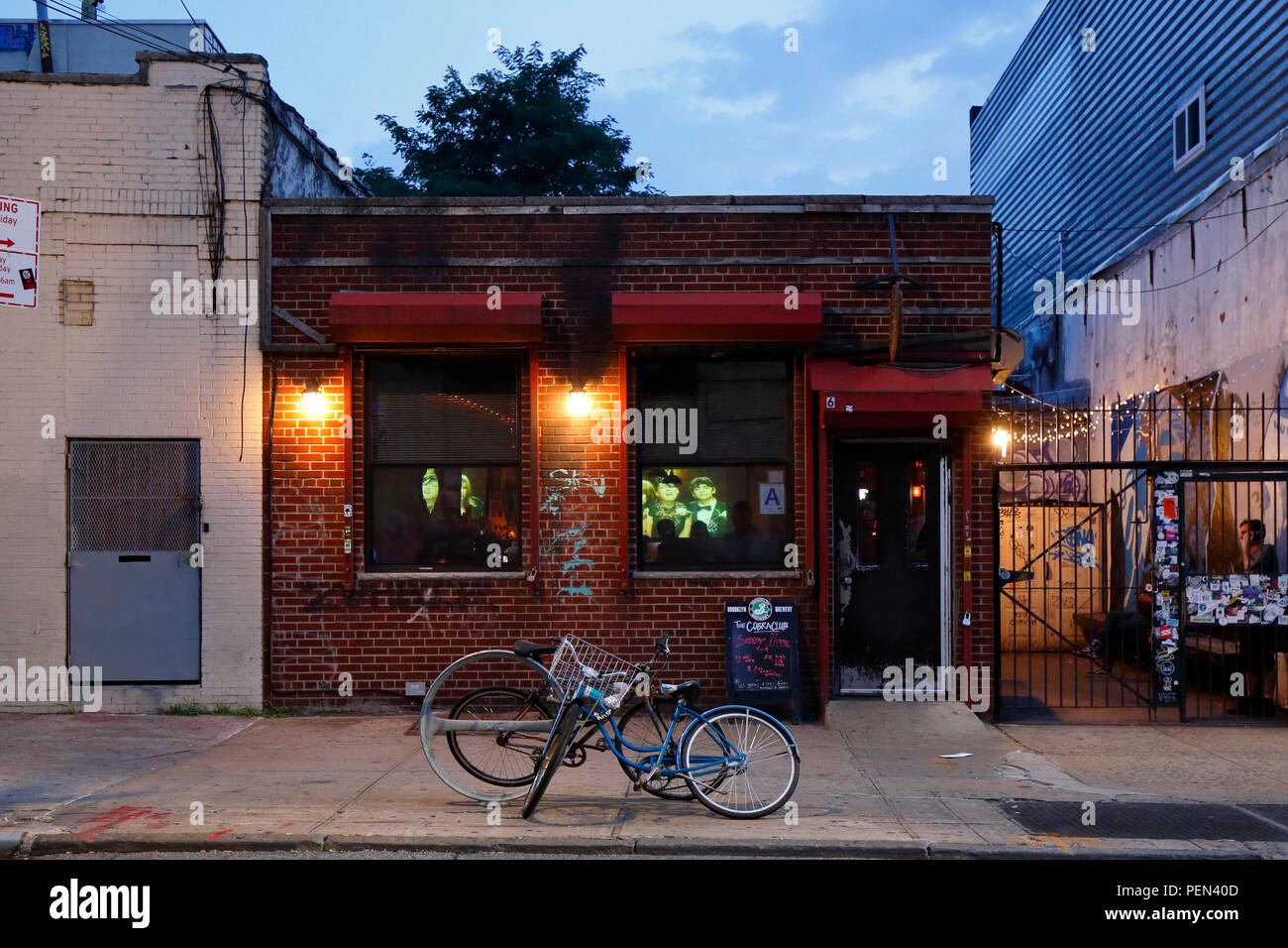Die Cobra Club, 6 Wyckoff Ave, Brooklyn, NY äußere einer Spelunke in bushwick Stockfoto