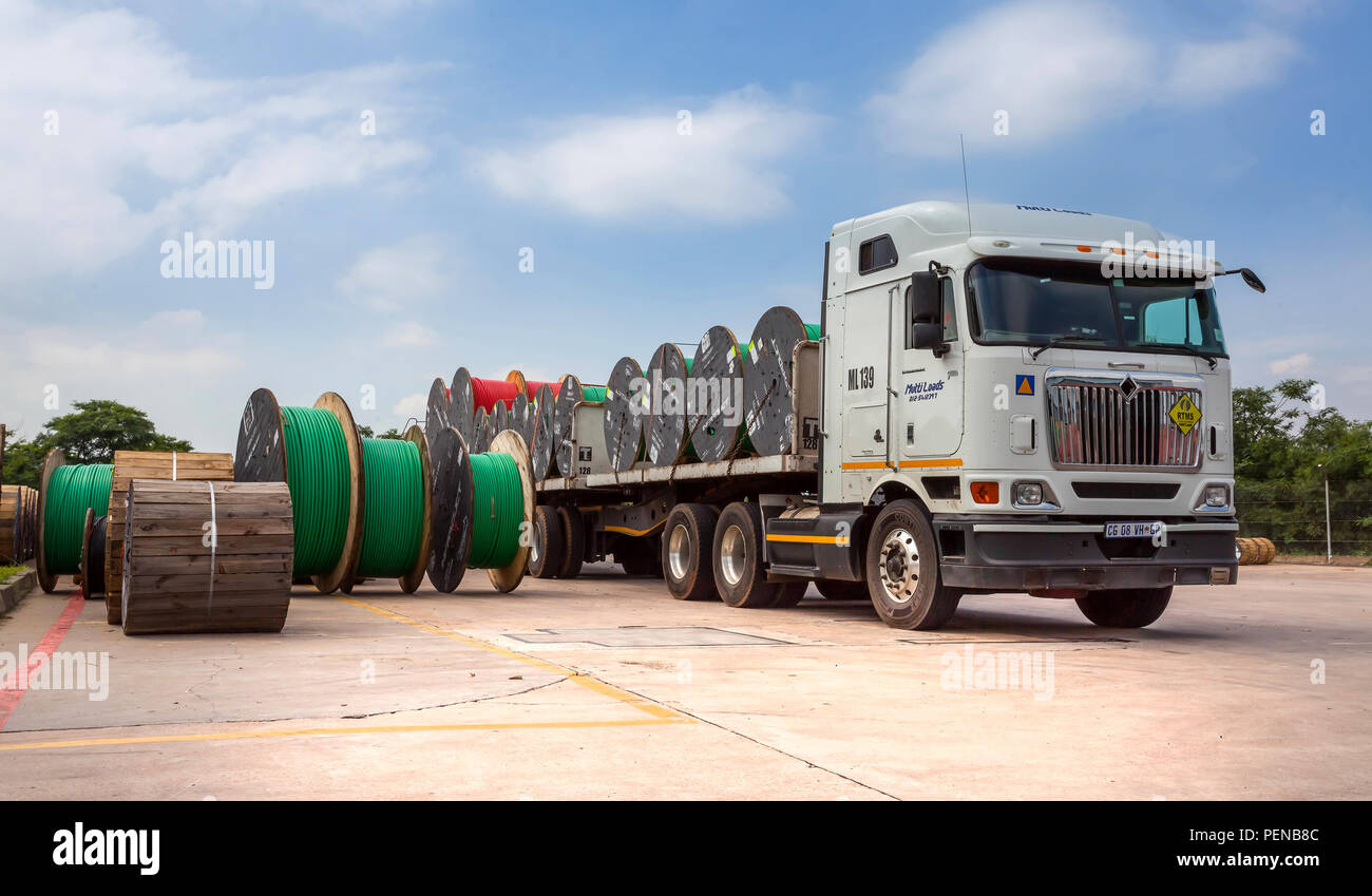 Kabeltrommel lkw Fotos und Bildmaterial in hoher Auflösung Alamy