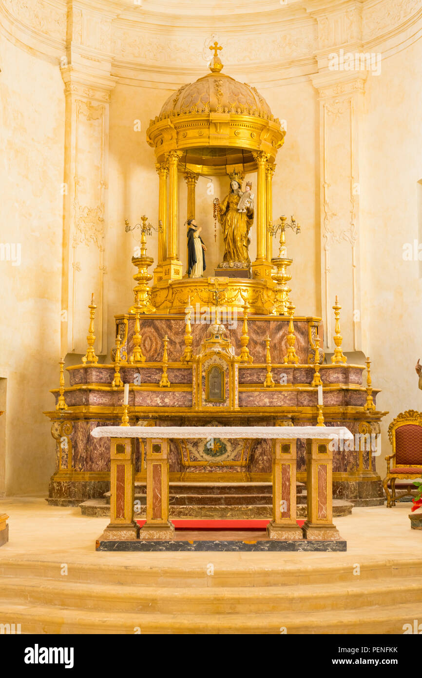 Italien Sizilien antike Netum Noto Antica Mount Alveria wieder aufgebaut nach 1693 Erdbeben Kirche Chiesa di San Domenico Apsis Kirchenschiff altar Mutter & Kind Stockfoto