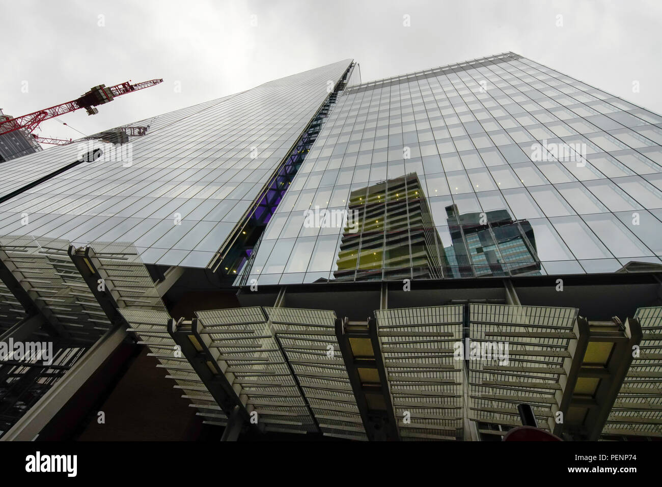 Low-Winkel auf den Shard in London, Großbritannien. Stockfoto