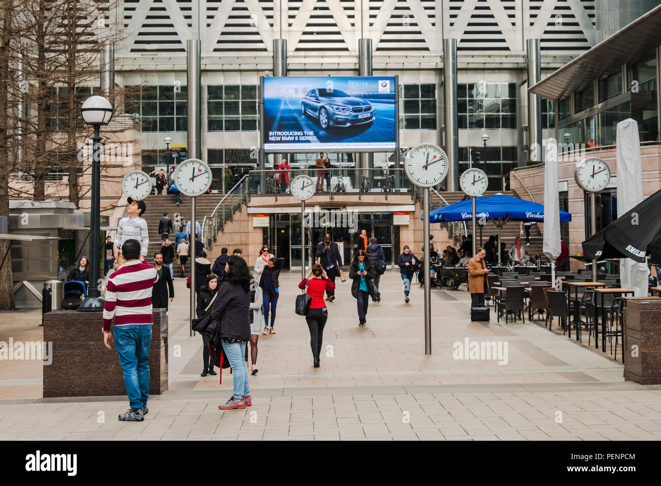 Uhren in London Docklands Stockfoto