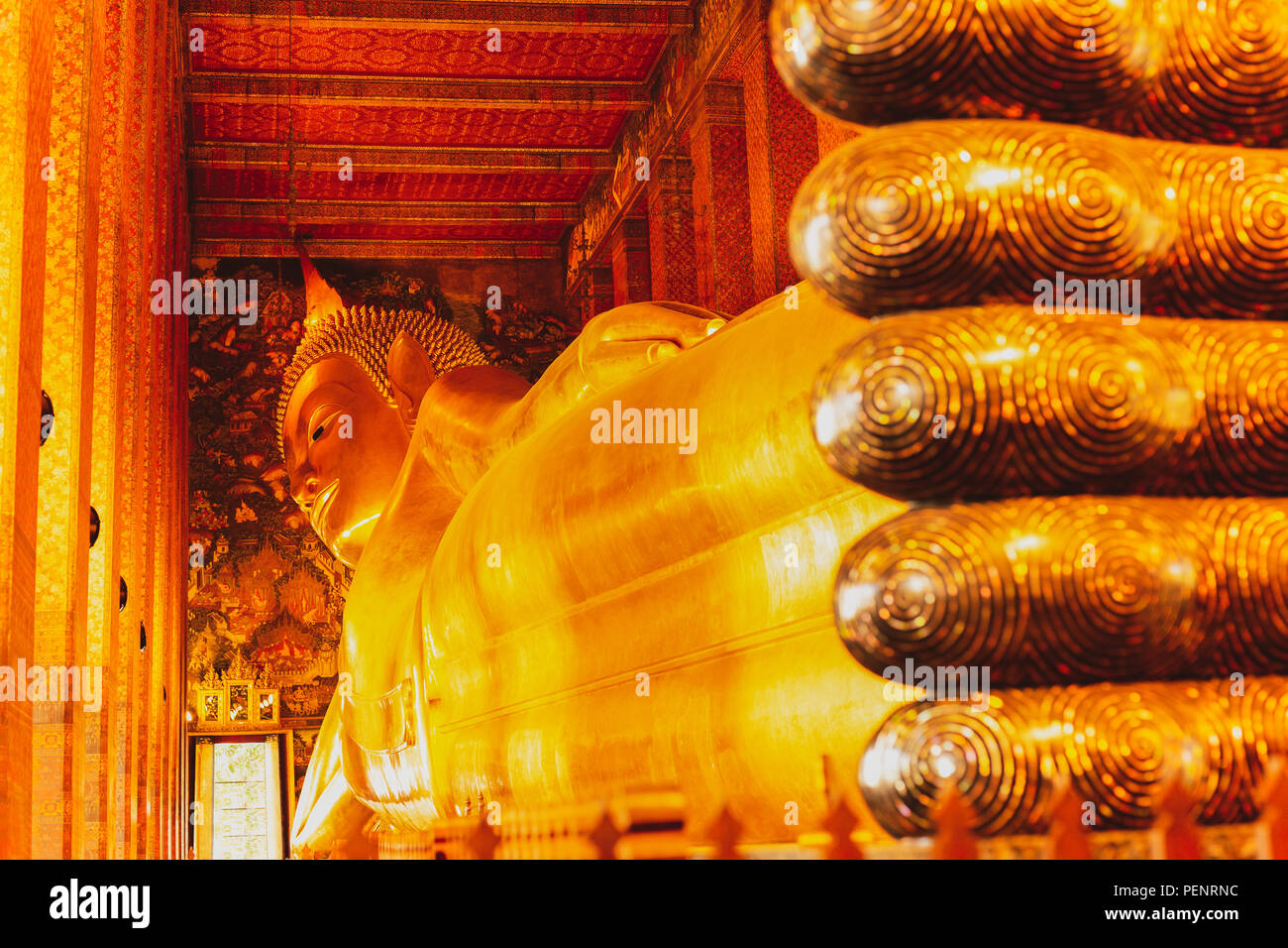 Vintage Retro Effekt Bild des Tempels von Wat-Pho reclying Buddha in Bangkok, Thailand. Stockfoto
