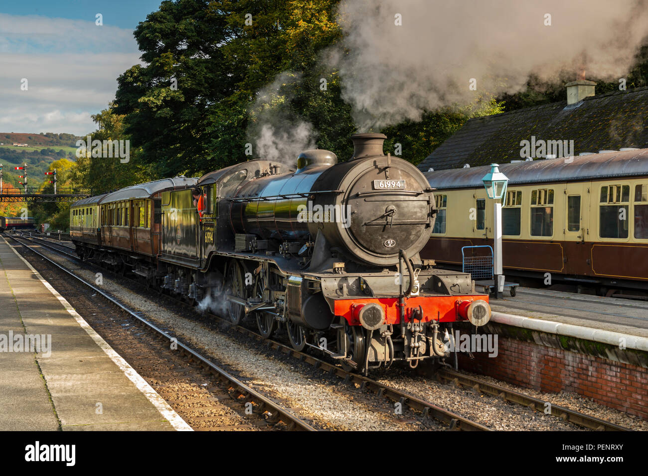 Erhaltene Lokomotive 45428 Eric Treacy Stanier Black Five Klasse steht bei Grosmont Station auf der North Yorks Moors Railway. Stockfoto
