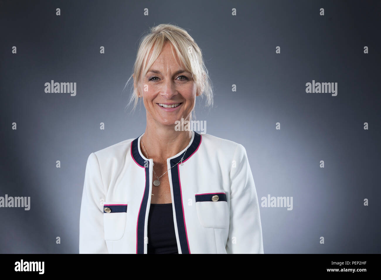 Edinburgh, Großbritannien. 16 August, 2018. Louise Minchin, britische Journalistin und Nachrichtensprecherin, die derzeit Freiberufliche innerhalb der BBC arbeitet. Dargestellt an der Edinburgh International Book Festival. Edinburgh, Schottland. Bild von Gary Doak/Alamy leben Nachrichten Stockfoto