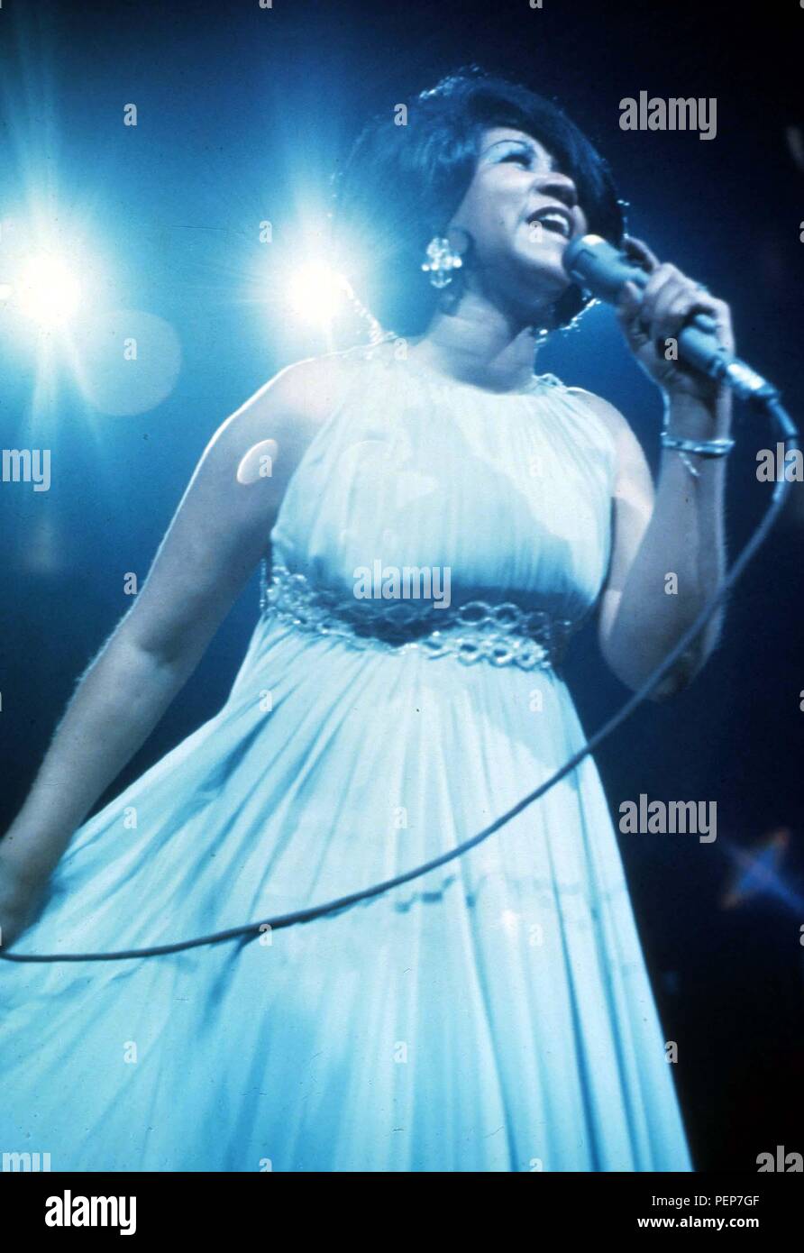 1968: American Soul, R&B, Pop und Gospel Sänger, Songwriter Aretha Franklin, 22 (Aretha Louise Franklin, geboren in Memphis, Tennessee, 25. März 1942). Eine der meistverkauften musikalische Künstler aller Zeiten. 14, 1956, aufgenommenen Gesang Evangelium in Detroit's New Bethel Baptist Church, wo ihr Vater, Minister war. 18 im Jahre 1960 auf eine weltliche Karriere, für Columbia Records. 1967 trat Atlantic, und wurde zu einem großen kommerziellen Erfolg mit dem Titel "Respekt" und Alben: Ich habe noch nie einen Mann so geliebt, ich liebe Dich (1967), Lady Soul (1968), junge, begabte und Schwarz (1972). Ende der 60er Jahre s Stockfoto