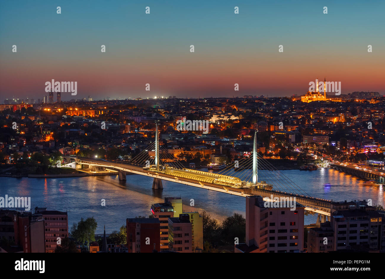 U-Bridge und Fatih Moschee Goldene Horn in Istanbul, Türkei Stockfoto