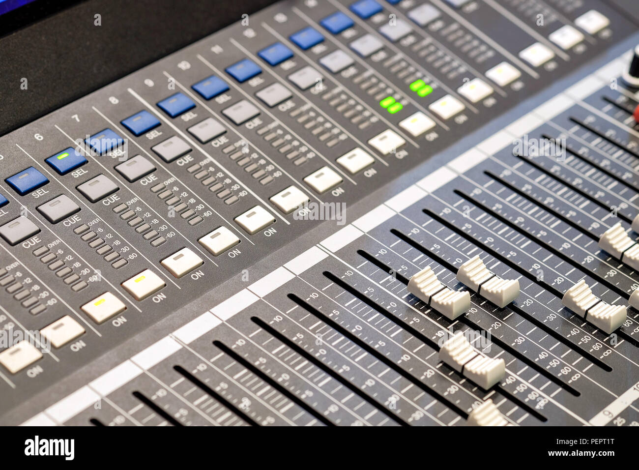 Close-up eine Taste Audio Controller im Aufnahmeraum. Stockfoto