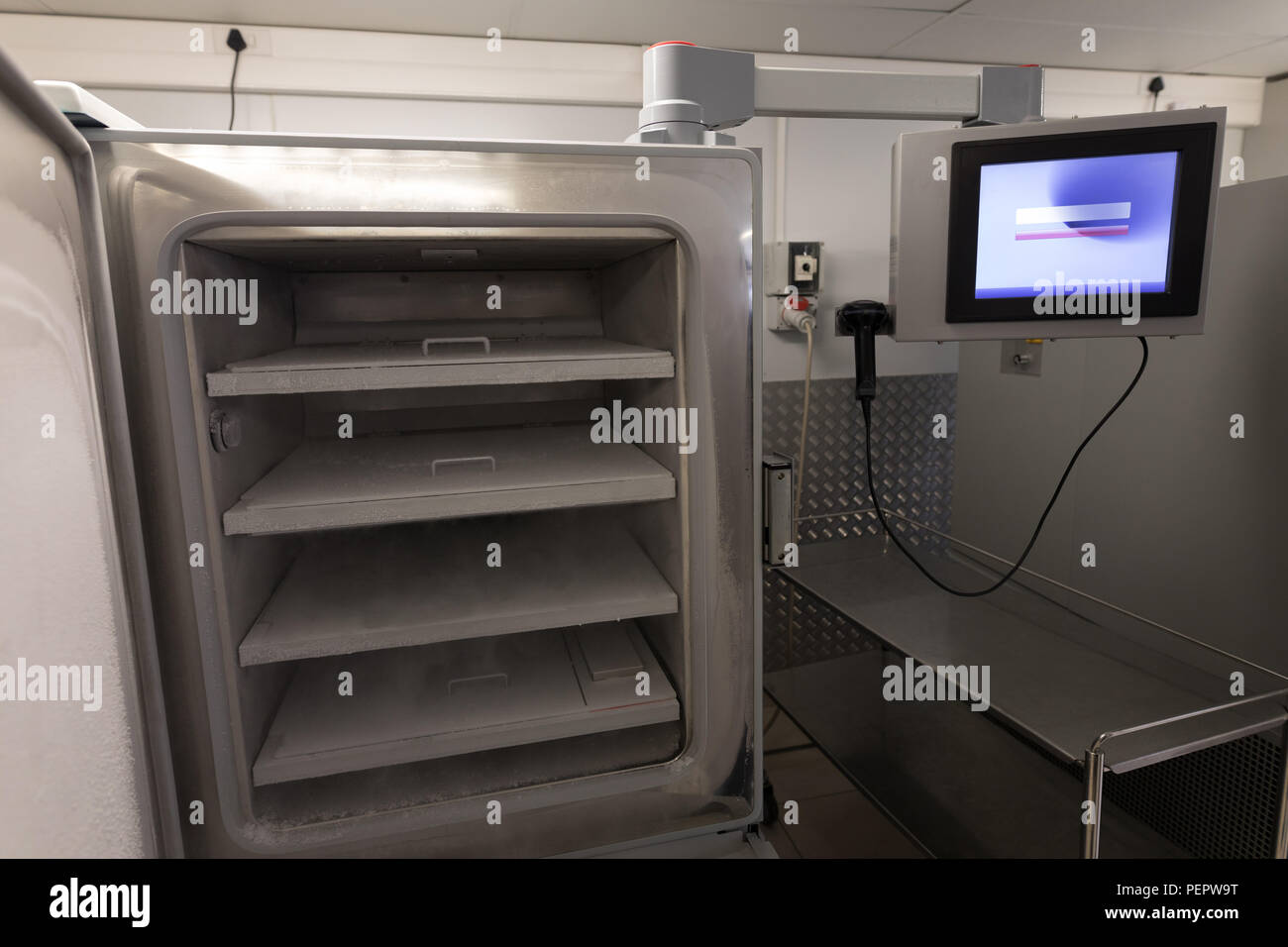 Lagerung der Maschine und Monitor Blood Bank Stockfoto