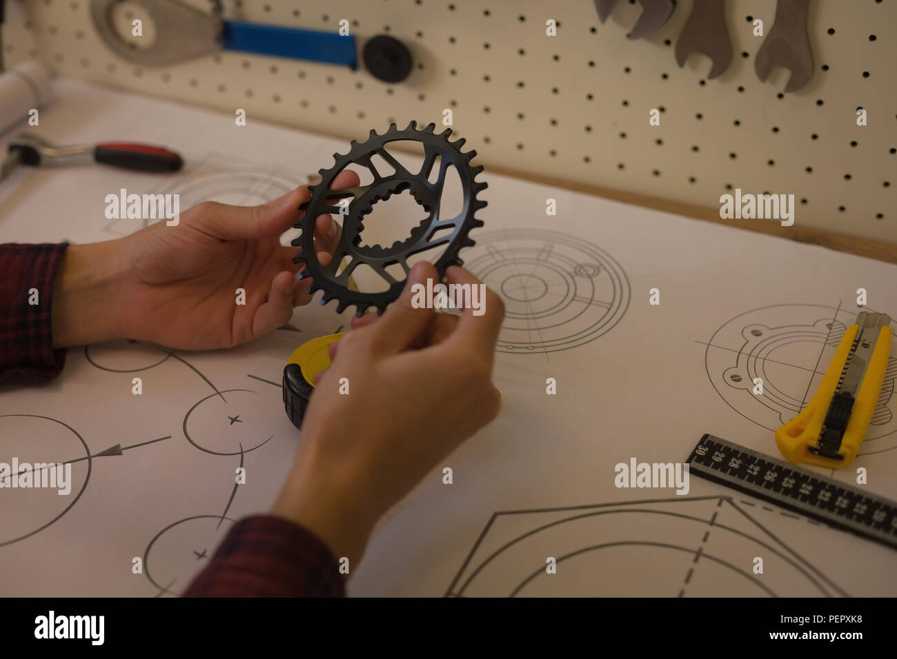 Mechanische Kontrolle chain Ring auf Tisch Stockfoto