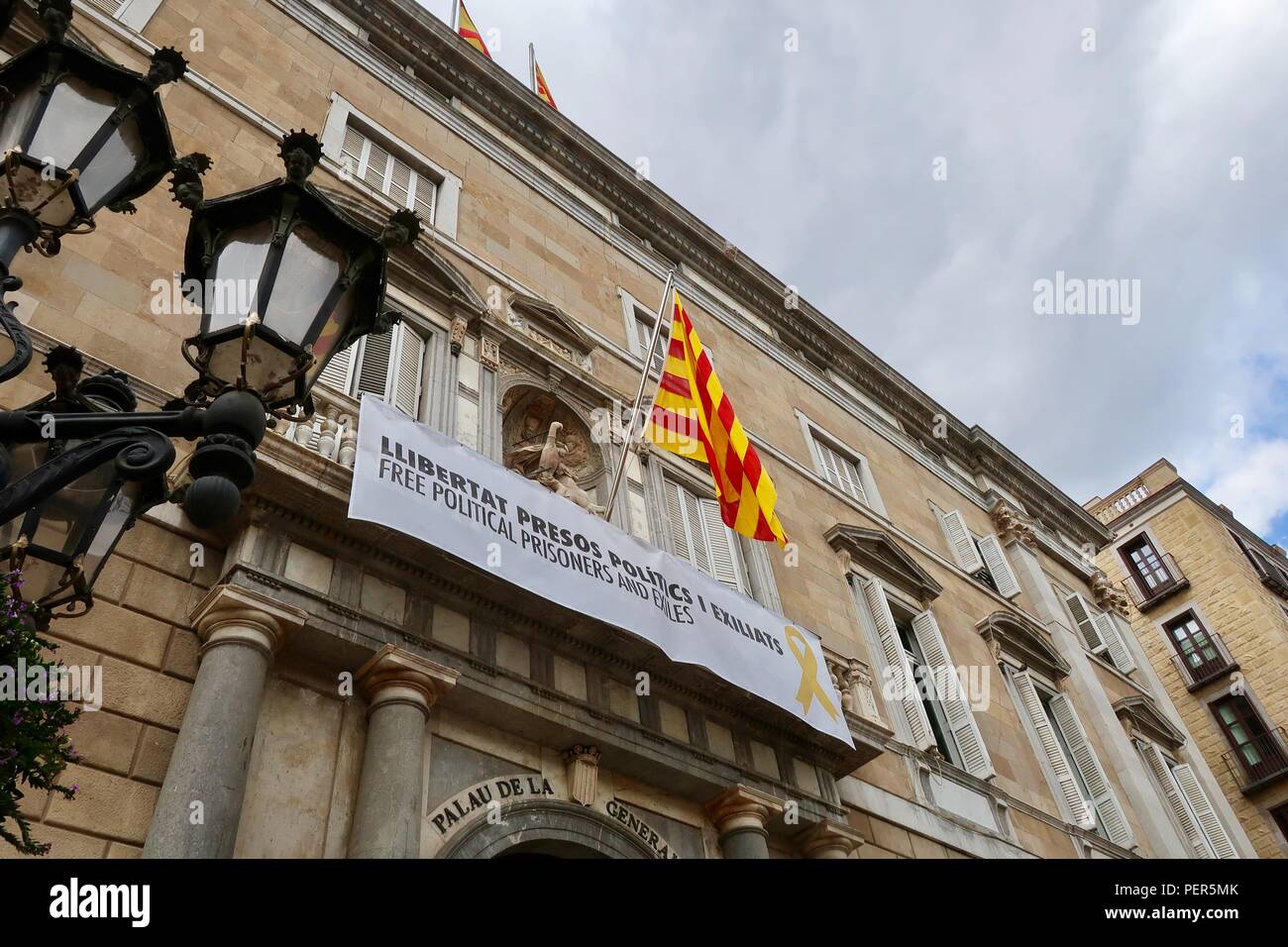 Palau de la Generalitat de Catalunya, Placa de Sant Joame, Barcelona, Spanien. Heißer Sommer am Nachmittag im August 2018. Stockfoto