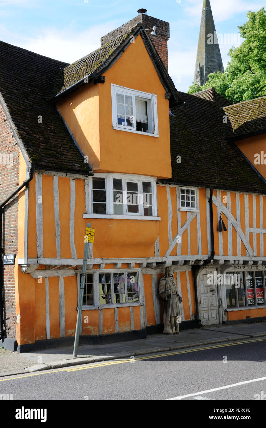 St Nicholas Hall und Old Vergers Haus, Hertford, Hertfordshire. Die alten Vergers Haus, c 1450 erbaut, ist die älteste erhaltene Wirtschaftsgebäude hier. Stockfoto