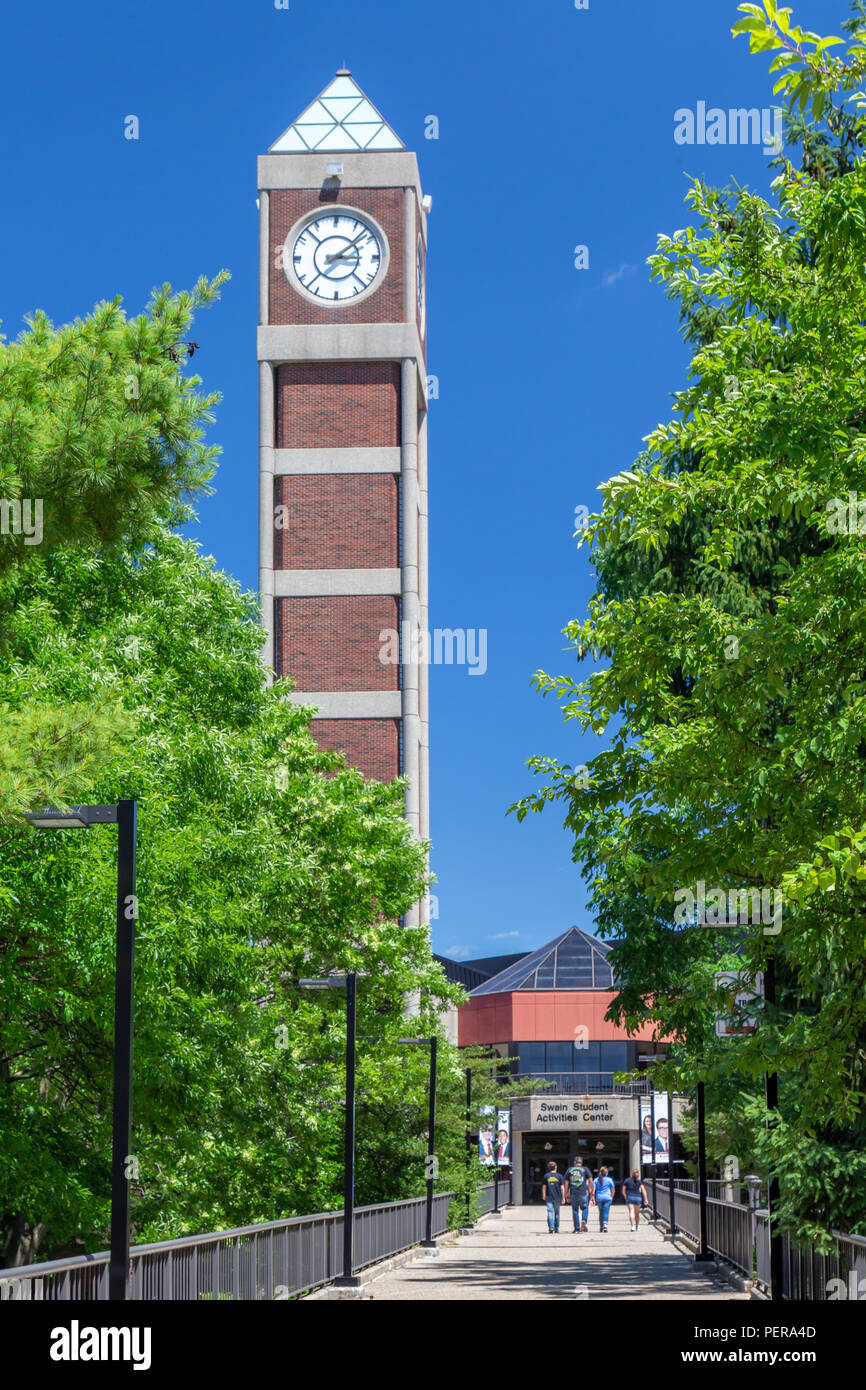 LOUISVILLE, KY / USA Juni 3, 2018: Swain studentische Aktivitäten Center und Tower auf dem Campus der Universität von Louisville. Stockfoto