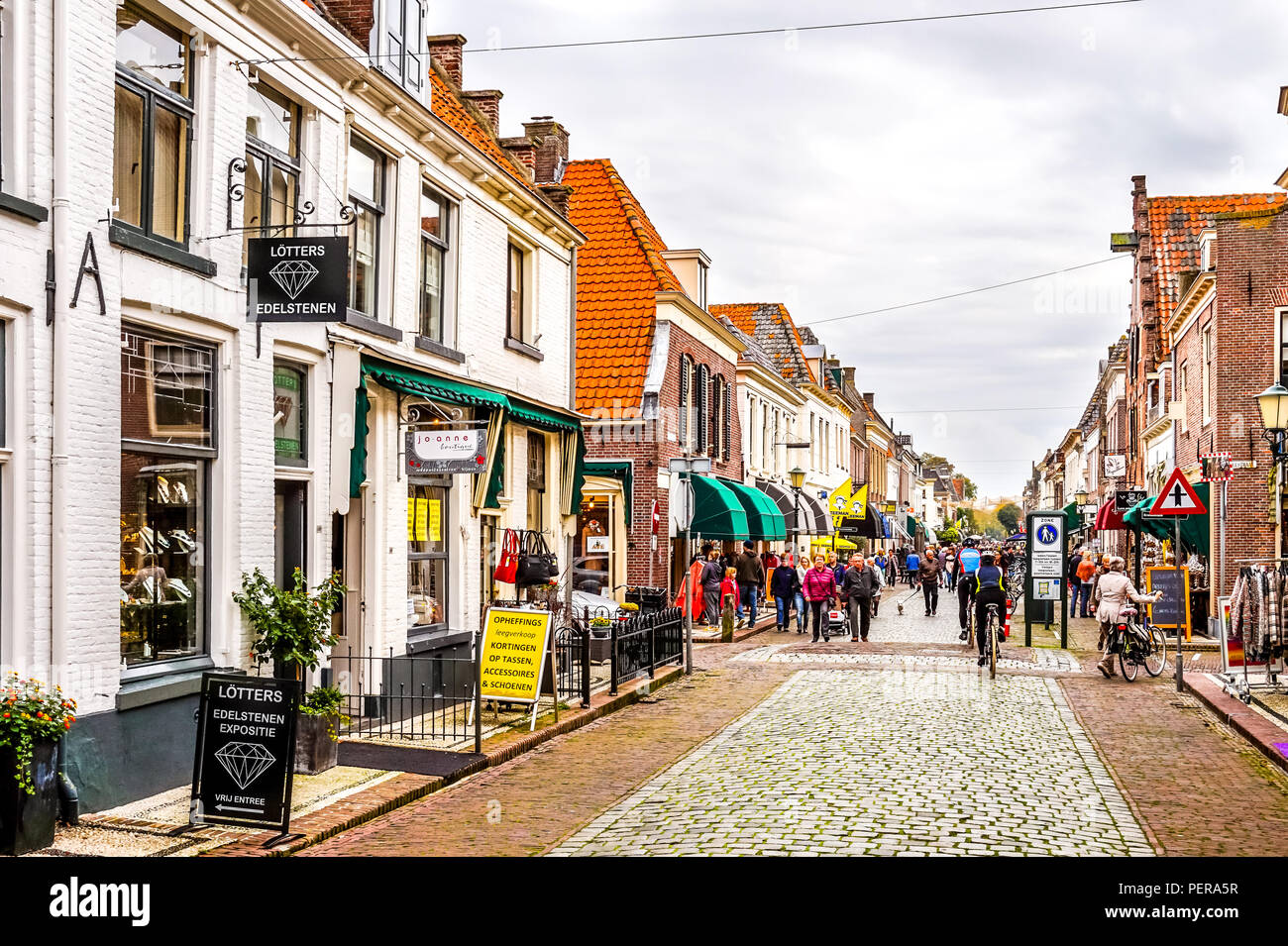 Die historische niederländische Fischerdorf Elburg, die auf dem binnenmeer IJselmeer werden, bevor es zum Teil trocken gelegt wurde. Stockfoto