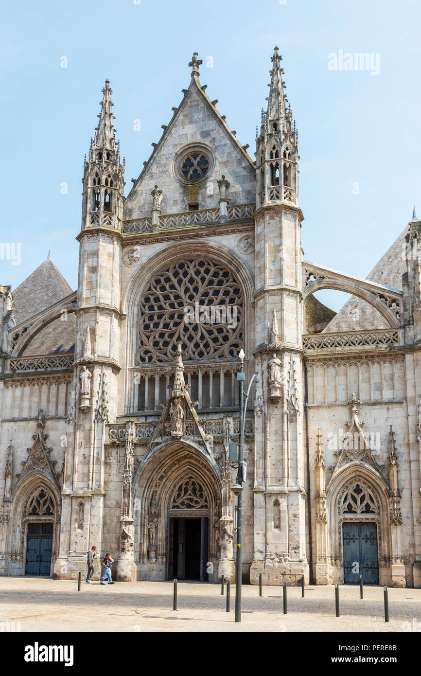 Saint Eloi Kirche, Dünkirchen, Dunkerque, Hants-de-France, Frankreich, mit Einschusslöchern und Schäden aus dem Zweiten Weltkrieg 2. Stockfoto
