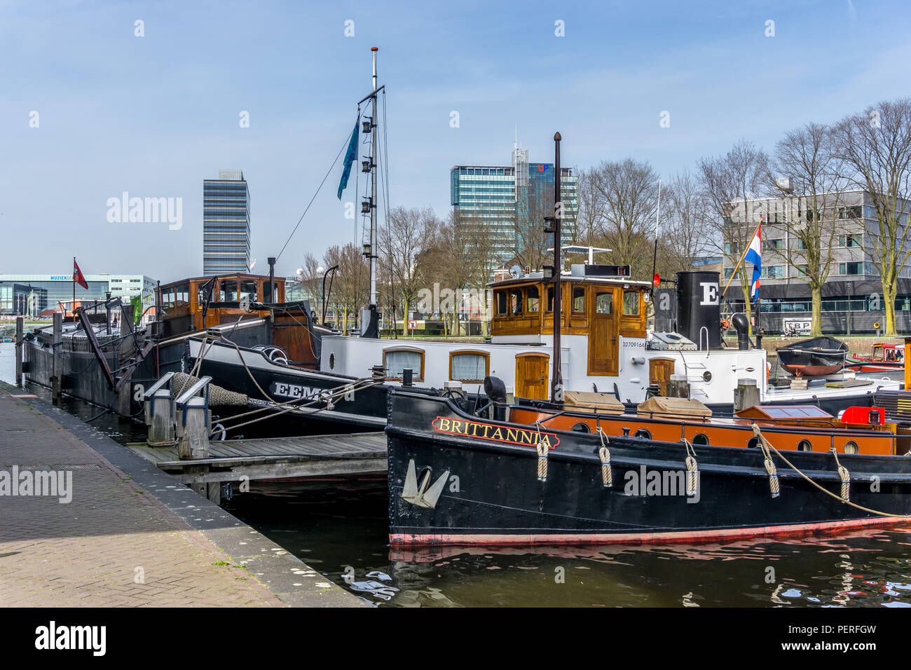 Schiffe und Boote im Dock, Amsterdam, Niederlande, Europa, Niederlande, Europa Stockfoto