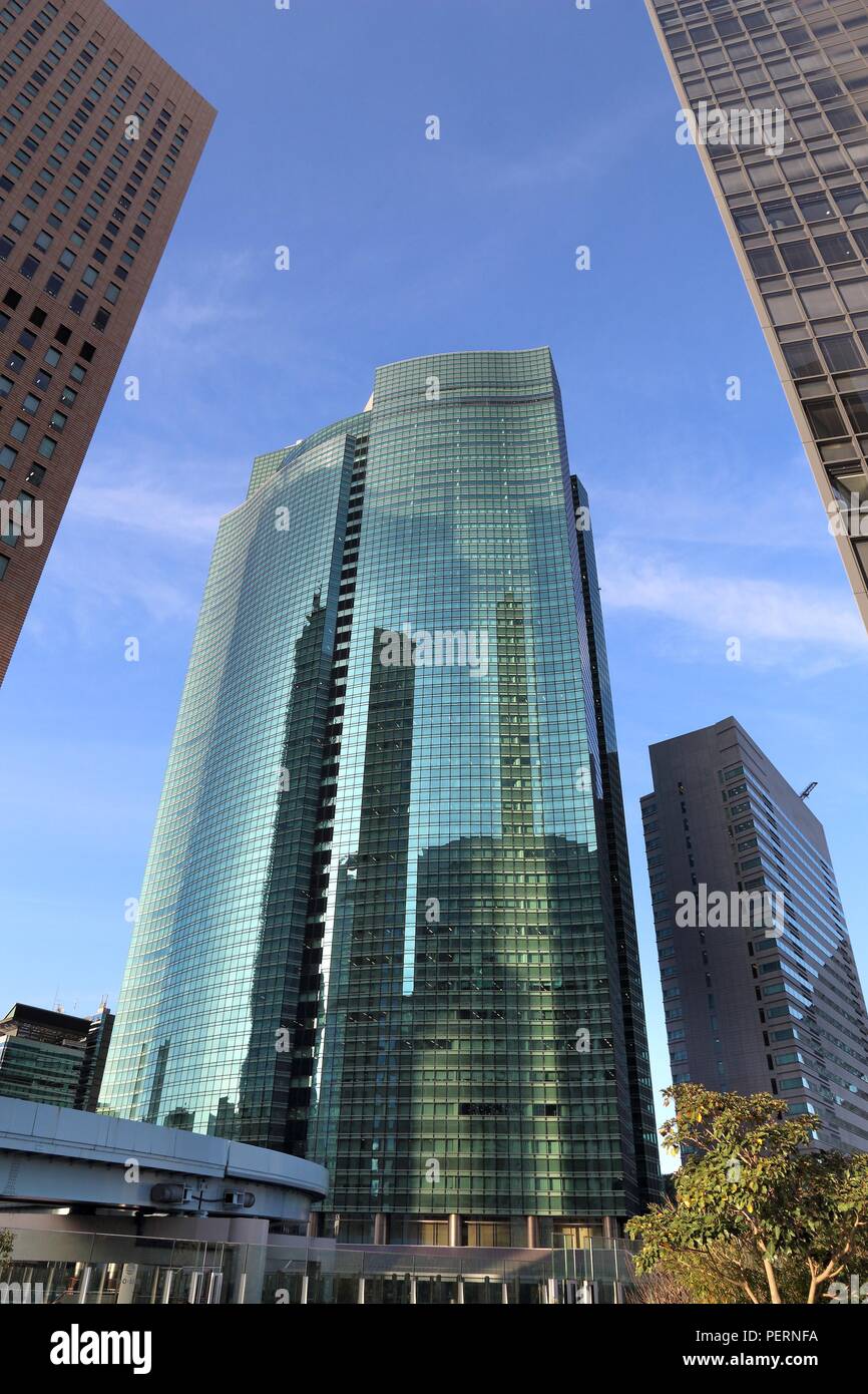 Tokio, Japan - Dezember 2, 2016: Shiodome City Center Wolkenkratzer in Tokio, Japan. Es ist ein Teil von Shiodome Sio-Site Entwicklung in 2003 abgeschlossen. Stockfoto