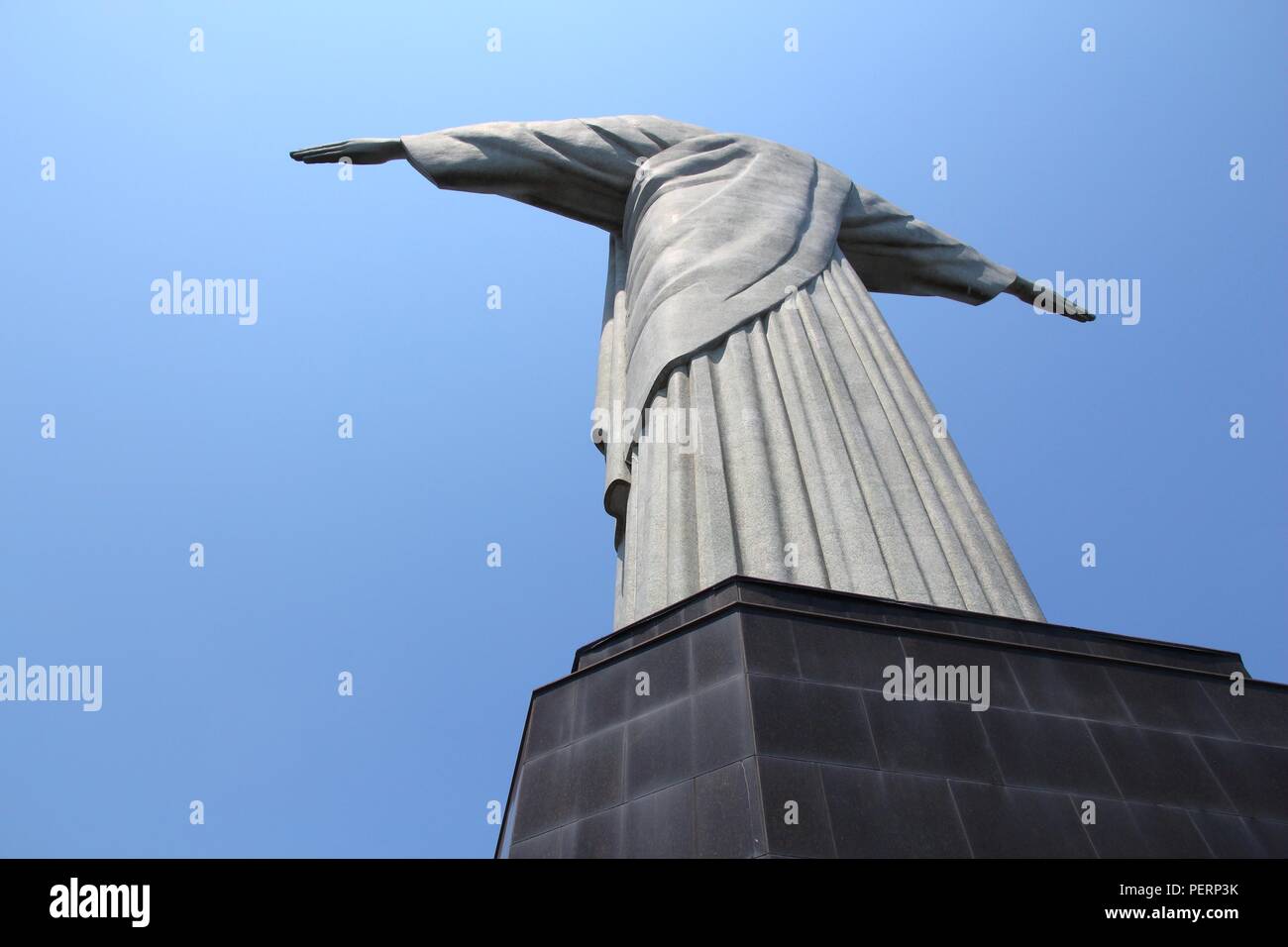 RIO DE JANEIRO, BRASILIEN - 19. OKTOBER 2014: Christus, dem Erlöser, Skulptur in Rio de Janeiro. Das Denkmal ist 38 m groß (mit Standfuß) und errichtet wurde ich Stockfoto