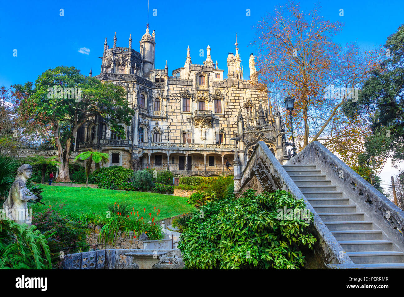 Beeindruckende Quinta da Regaleira Palace, Panoramaaussicht, Sintra, Portugal. Stockfoto