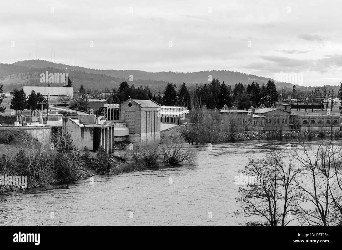 Flussaufwärts Damm am Spokane River. Spokane, Washington. Stockfoto