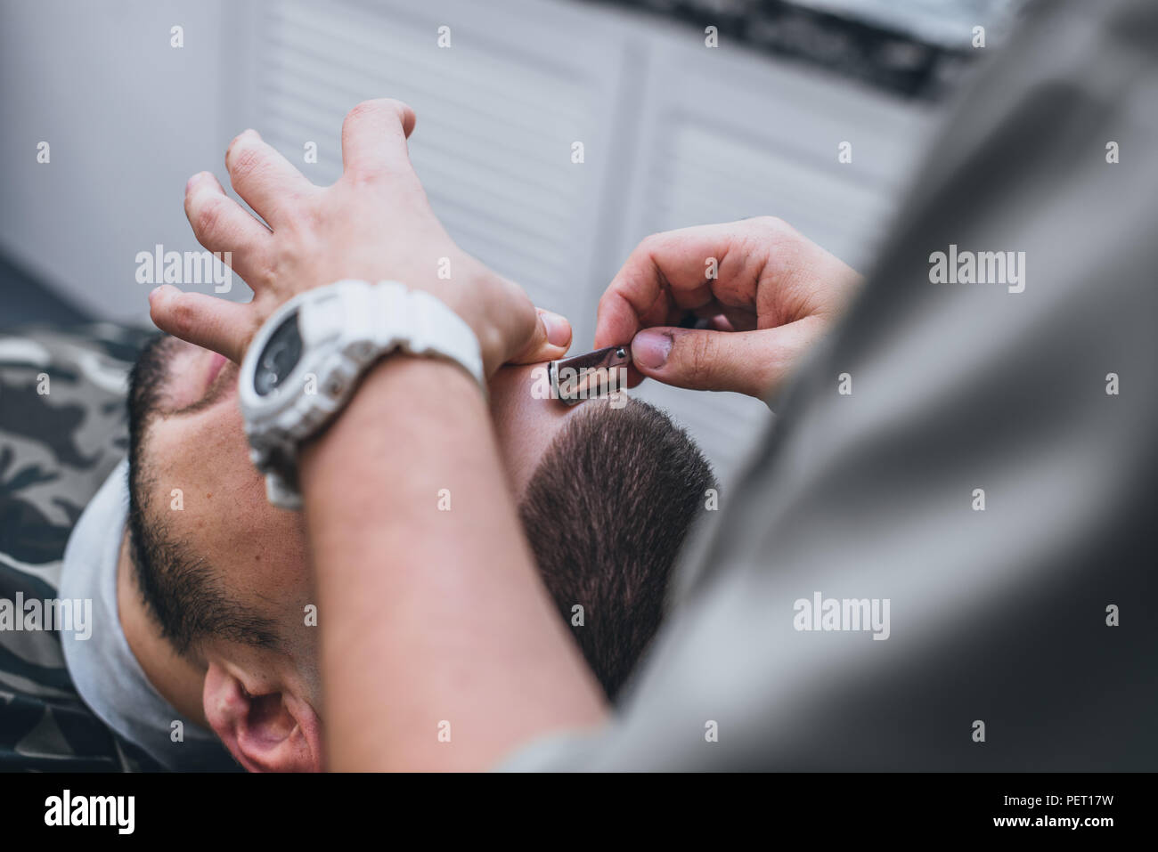 Verblassen Haarschnitt Stockfotos Und Bilder Kaufen Alamy