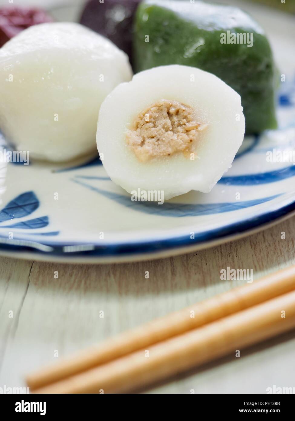 Koreanisches Essen Songpyeon, halbmondförmigen Reis Kuchen Stockfoto