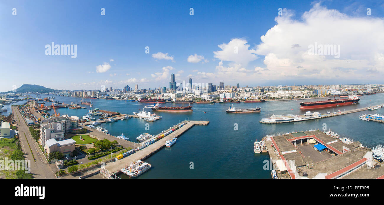 Luftaufnahme von Kaohsiung City und Hafen. Taiwan. Stockfoto