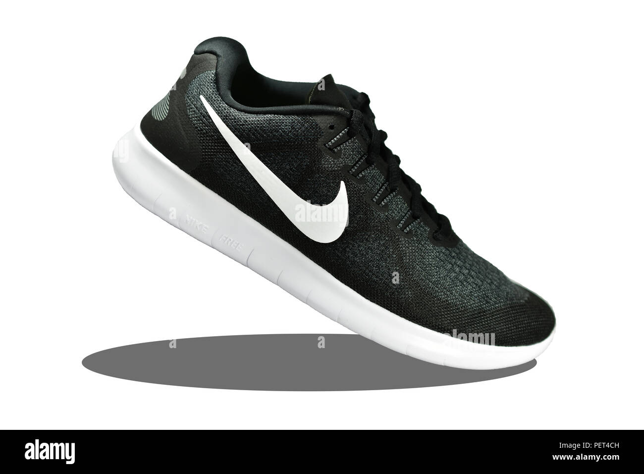 Samut Sakhon Thailand August 13, 2018: Produkt Schießen von Nike Herren  sport Laufschuh auf weißem Hintergrund, Nike Laufschuhe Stockfotografie -  Alamy