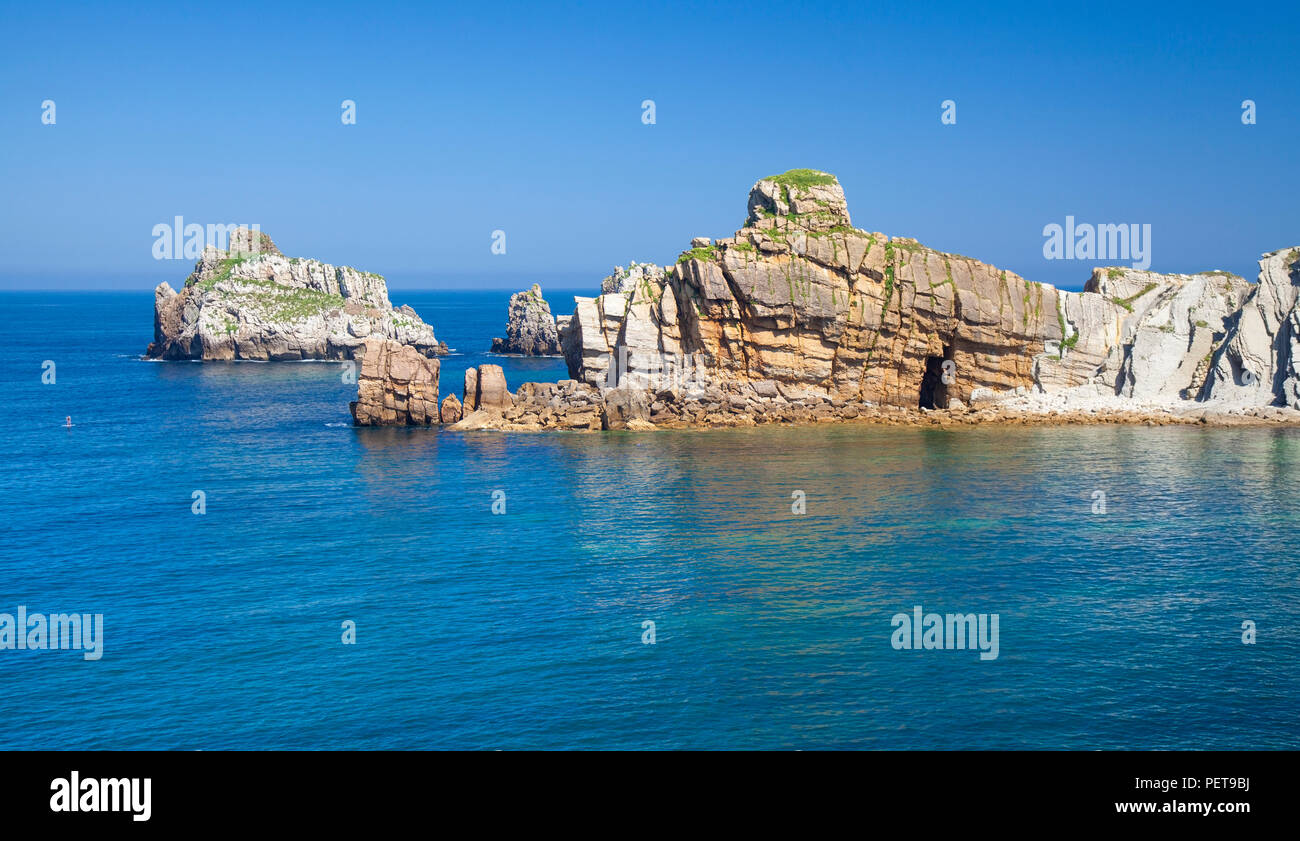 Kantabrien, Landschaft entlang der Küste Costa Quebrada, die gebrochene Küste Stockfoto