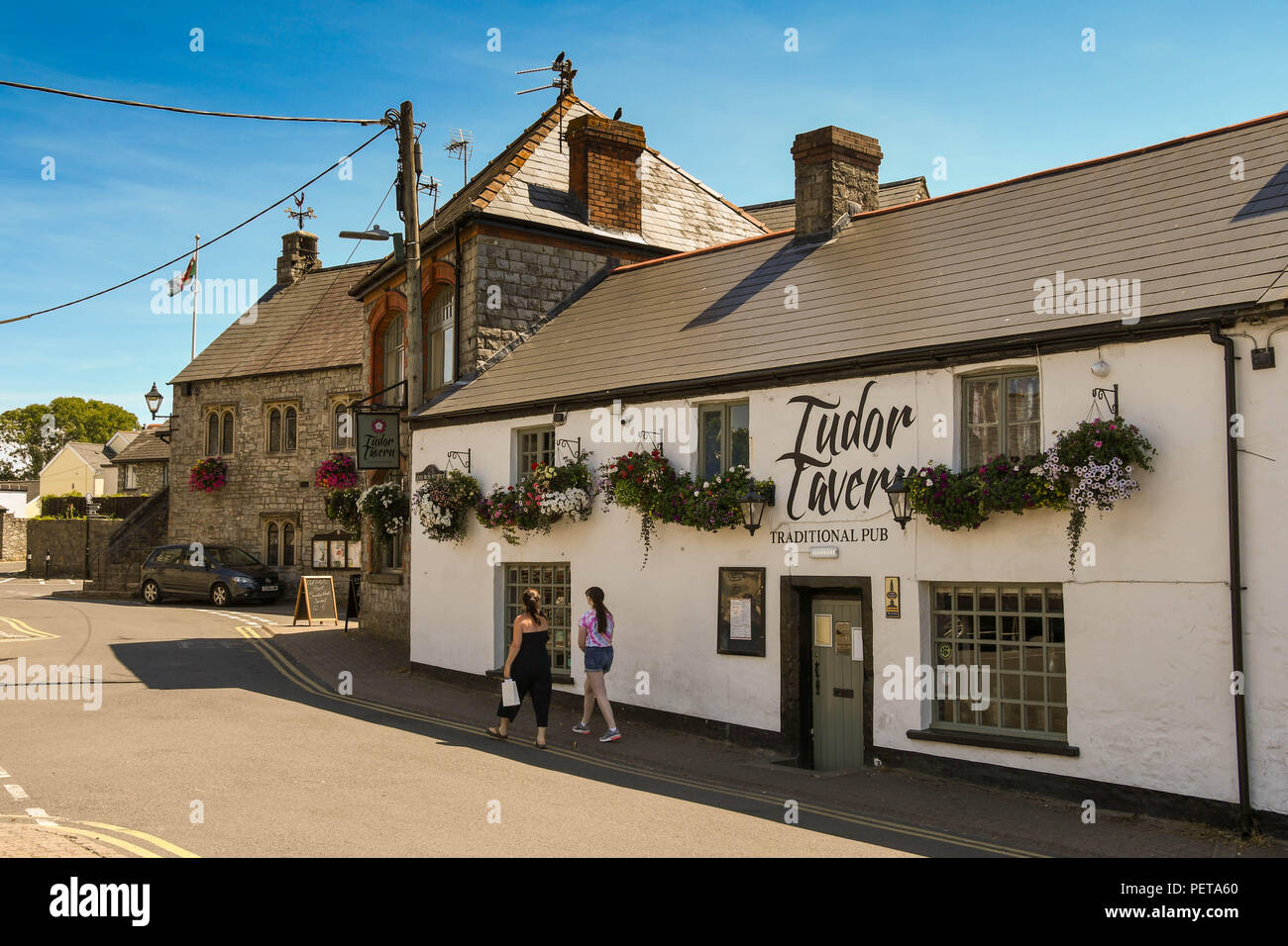 Das Tudor Taverne, eine traditionelle öffentliche Haus in Llantwit Major in das Tal von Glamorgan, Wales Stockfoto