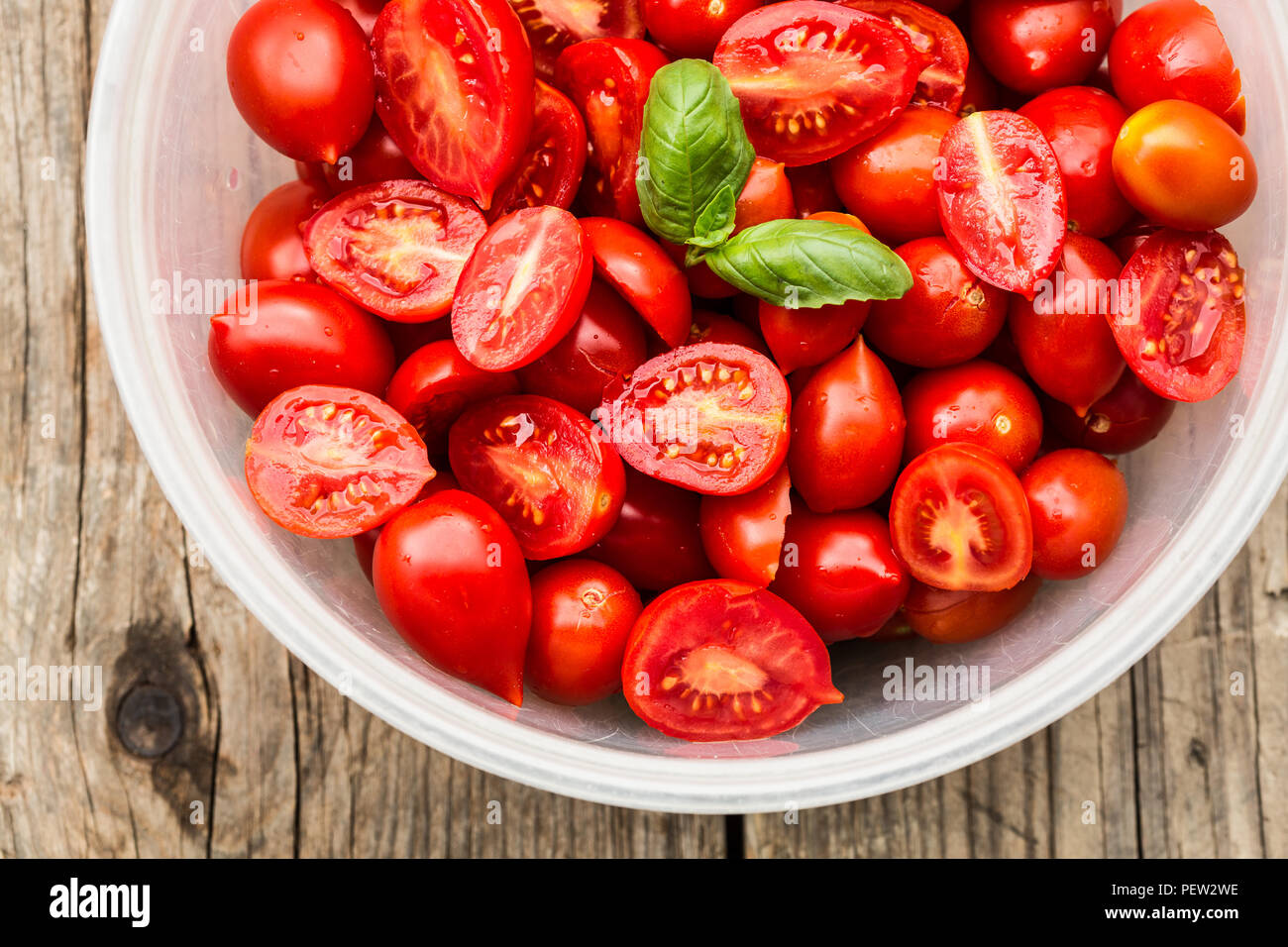 Tomaten in die Schüssel Stockfoto