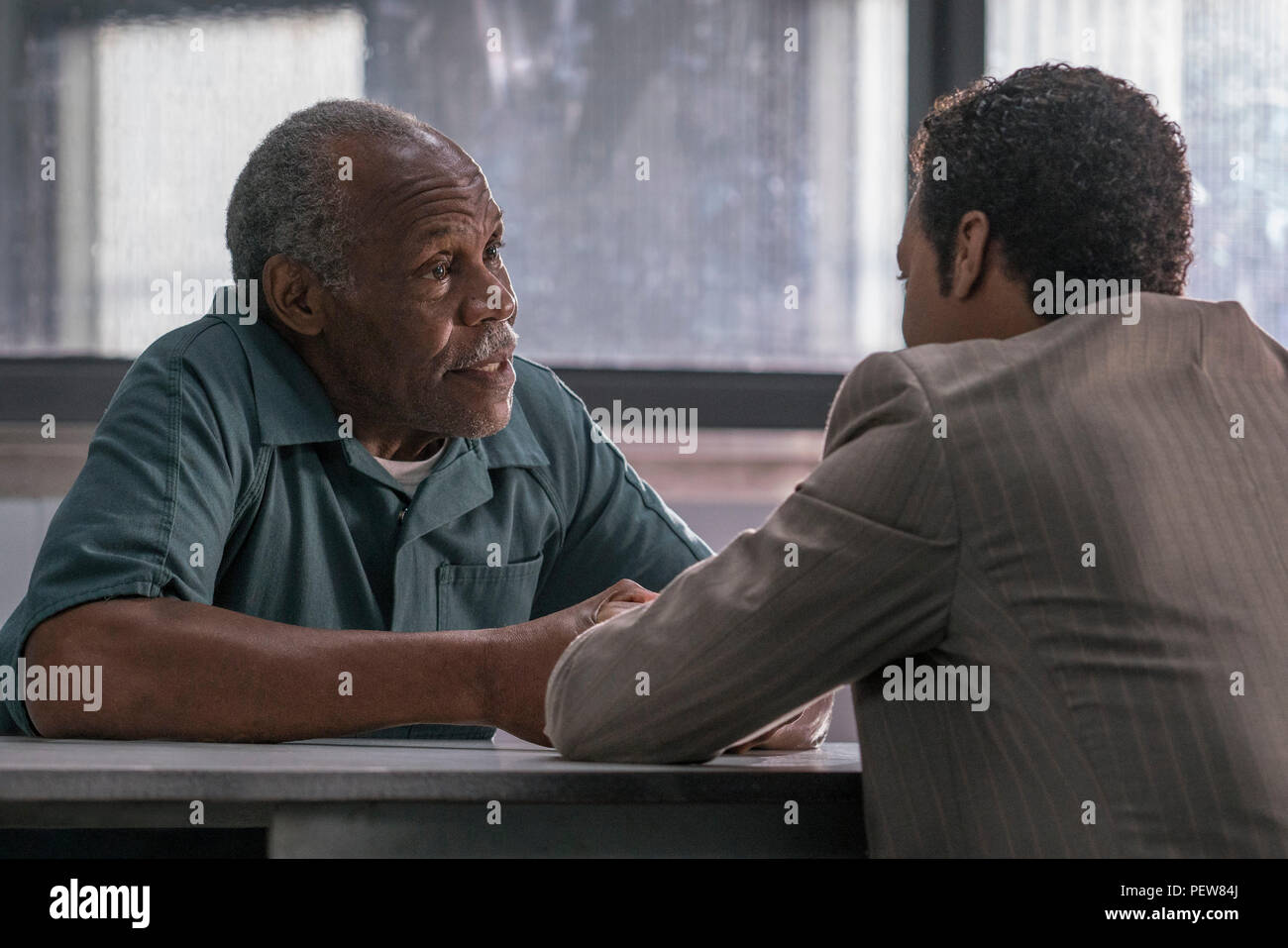 RELEASE DATE: April 13, 2018 Title: Kommen Sonntag STUDIO: Nexflix Regie: Joshua Marston PLOT: Evangelist Carlton Pearson ist durch seine Kirche für das predigen, dass es keine Hölle ist geächtet. In den Hauptrollen: CHIWETEL EJIOFOR als Carlton Pearson, Danny Glover als Quincy. (Bild: © Nexflix/Entertainment Bilder) Stockfoto