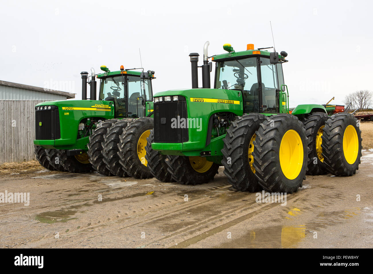 Zwei Traktoren von John Deere Stockfoto