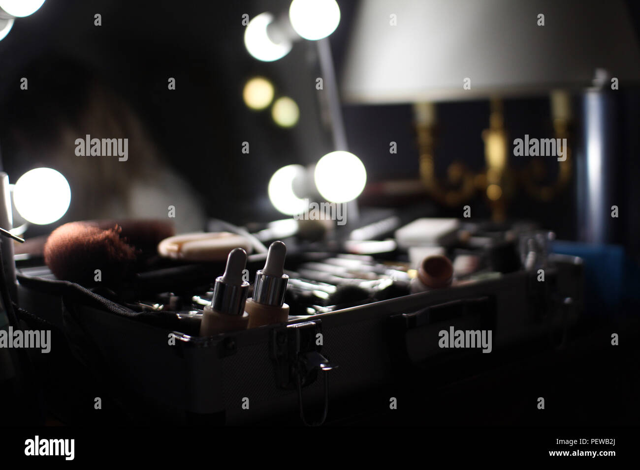 Make-up Set auf Hochzeitsfeier Stockfoto