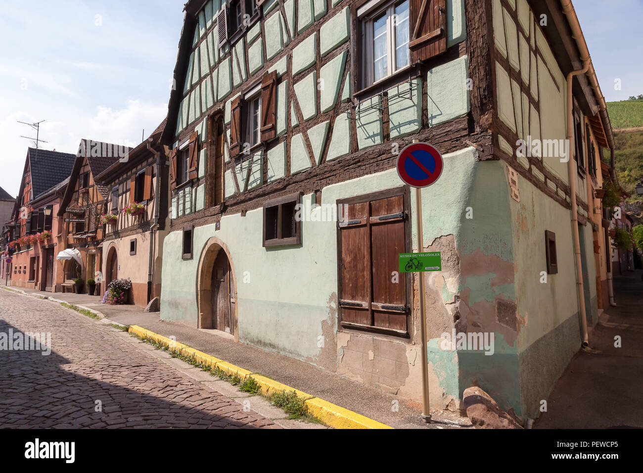 Bunte Straße in Turckheim, Elsass, Frankreich. Stockfoto