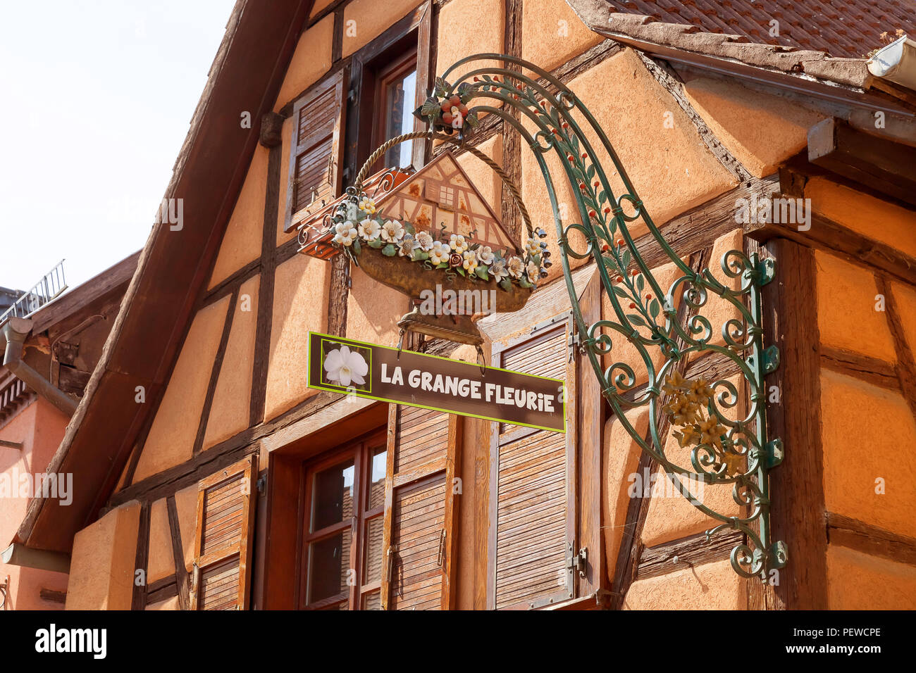 Bunte Straße in Turckheim, Elsass, Frankreich. Stockfoto