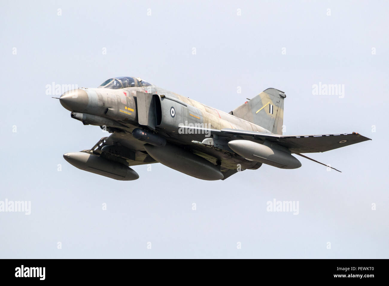 FLORENNES, Belgien - May 15, 2017: Griechische Luftwaffe F-4 Phantom Fighter jet Vorbeiflug über Florennes Airbase. Stockfoto