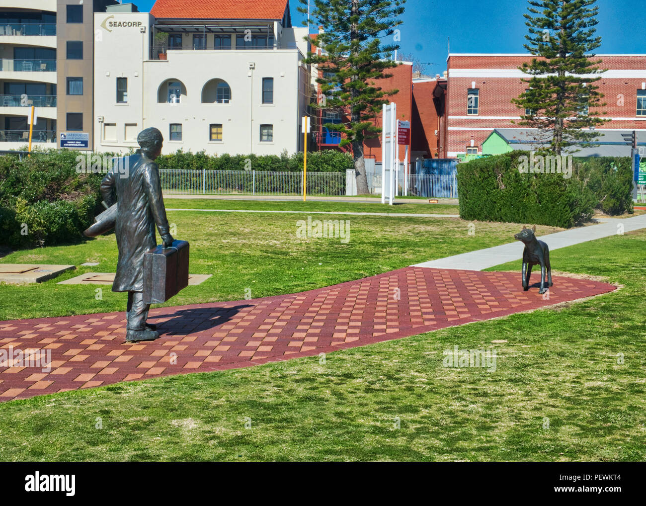 Mann und schüchternen Hund Statuen Klippe st Fremantle Stockfoto
