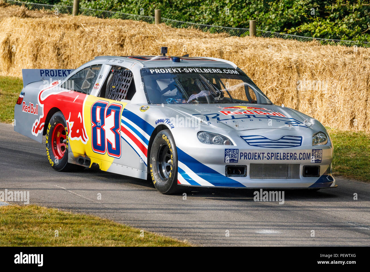 2007 Red Bull Toyota Camry NASCAR Sieger mit Fahrer Patrick Friesacher am Goodwood Festival 2018 von Geschwindigkeit, Sussex, UK. Stockfoto