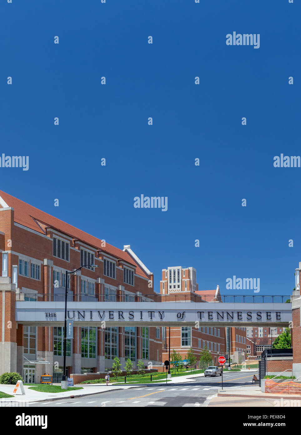 KNOXVILLE, TN/USA Juni 4, 2018: Eingang und Fußweg zum Campus der Universität von Tennessee. Stockfoto