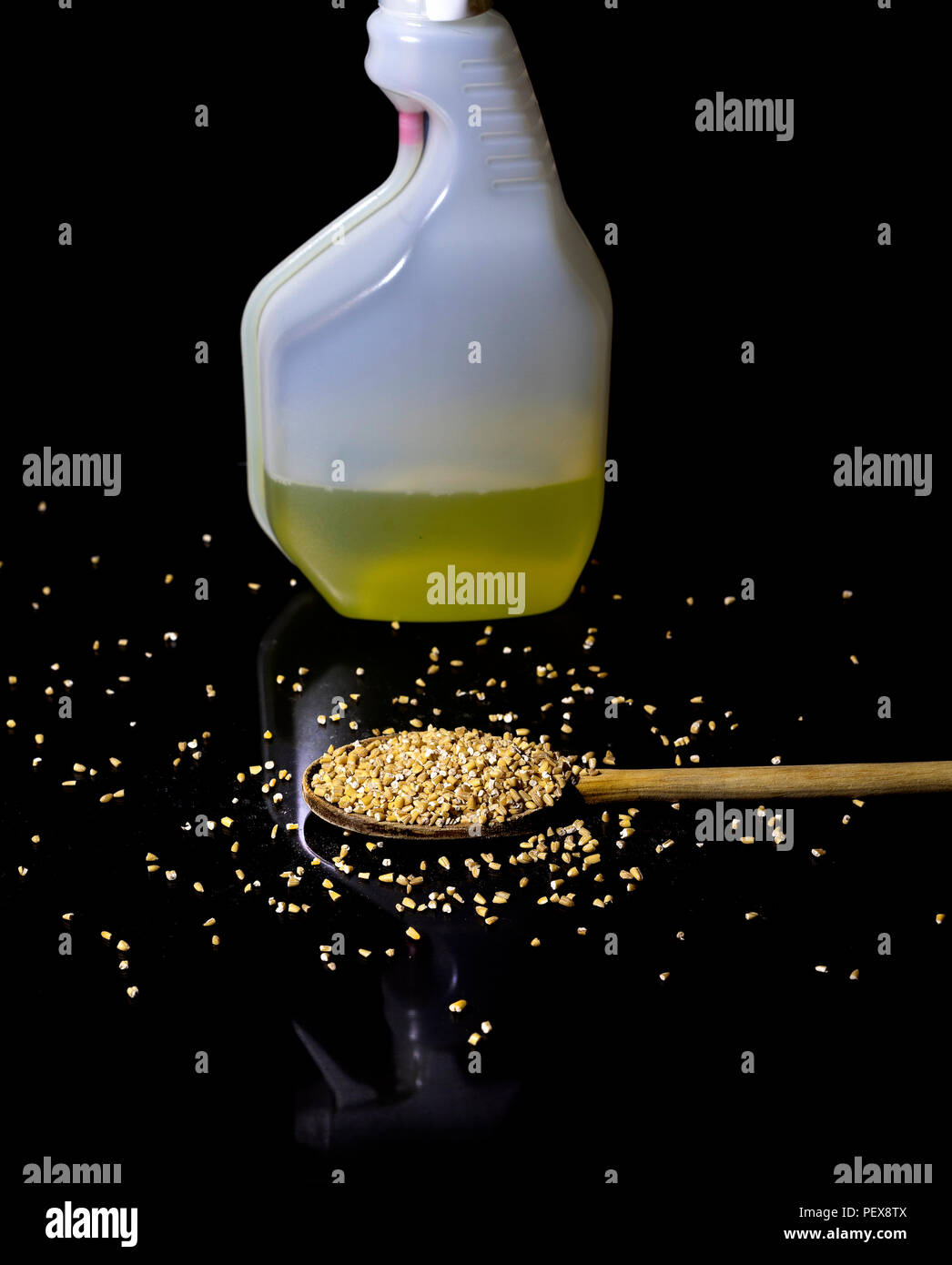 Glyphosat, eine Chemikalie, die in Unkrautvernichtungsmittel gefunden, versteckt sich im normalen Anblick in unserer Nahrung, nämlich Hafer. Stockfoto