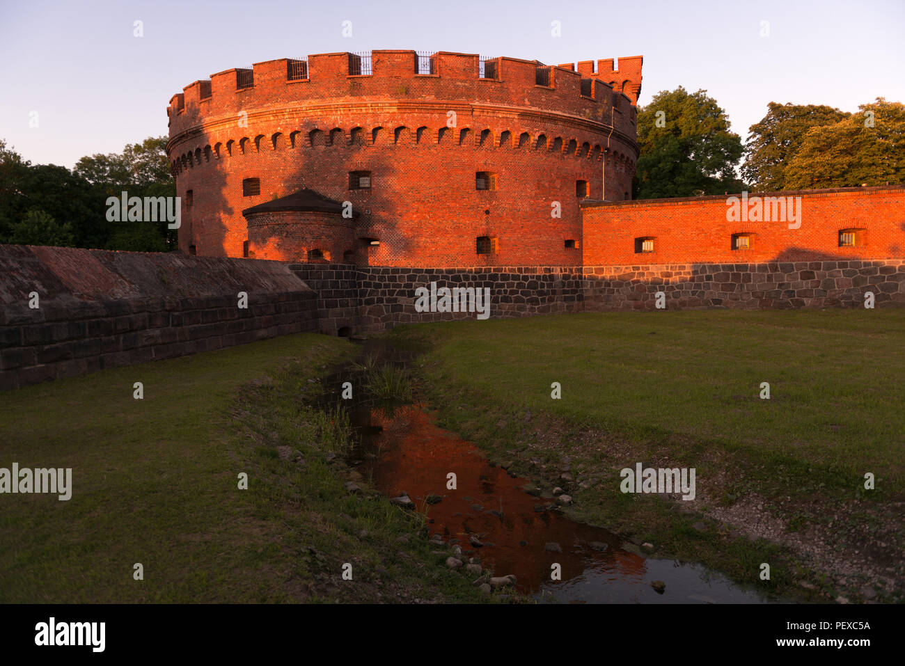 Die dohnaturm oder Dohna Tower, Oberteich, alte Stadtmauer, Mitte des 19. Jahrhunderts, Amber Museum, Kaliningrad, dem früheren Königsberg, Oblast Kaliningrad, Russland | Stockfoto