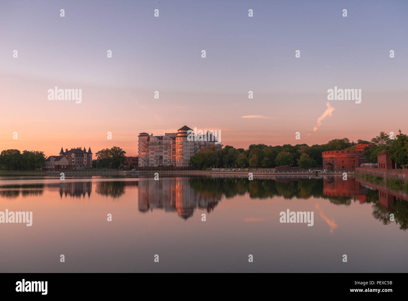 Villa und moderne Stadt Viertel, Oberteich, Turm oder Dohna Dohna Turm, Teil der Stadtmauer, Mitte des 19. Jahrhunderts, Amber Museum, Kaliningrad, Russland Stockfoto