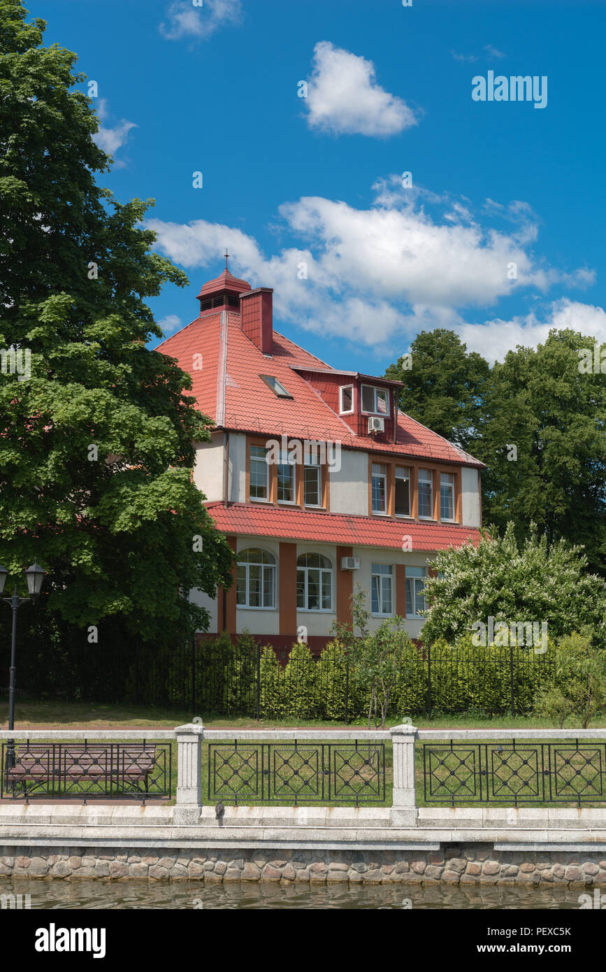Villa am Oberteich, Kaliningrad, Oblast Kaliningrad, Russland | Villa am Oberen See, Kaliningrad, Russland Stockfoto